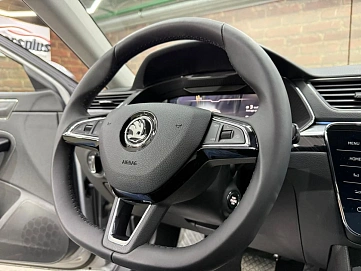 Skoda Superb, 2025г, передний привод, робот