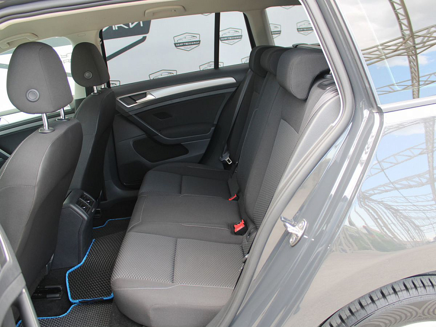 Volkswagen Golf, 2019г., передний привод, механика