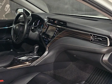 Toyota Camry, 2020г, передний привод, автомат