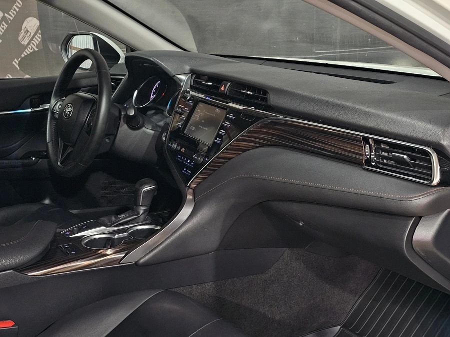 Toyota Camry, 2020г., передний привод, автомат