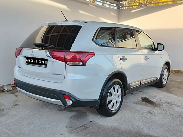 Mitsubishi Outlander, 2015г, передний привод, вариатор