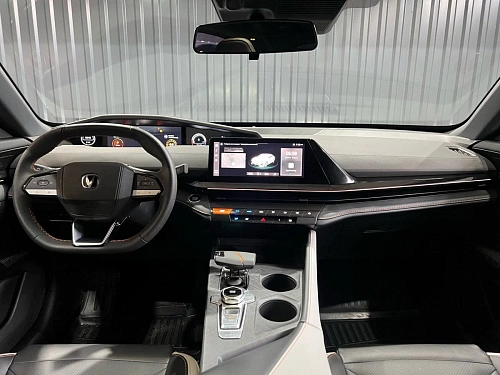 Changan UNI-V, 2024г, передний привод, робот