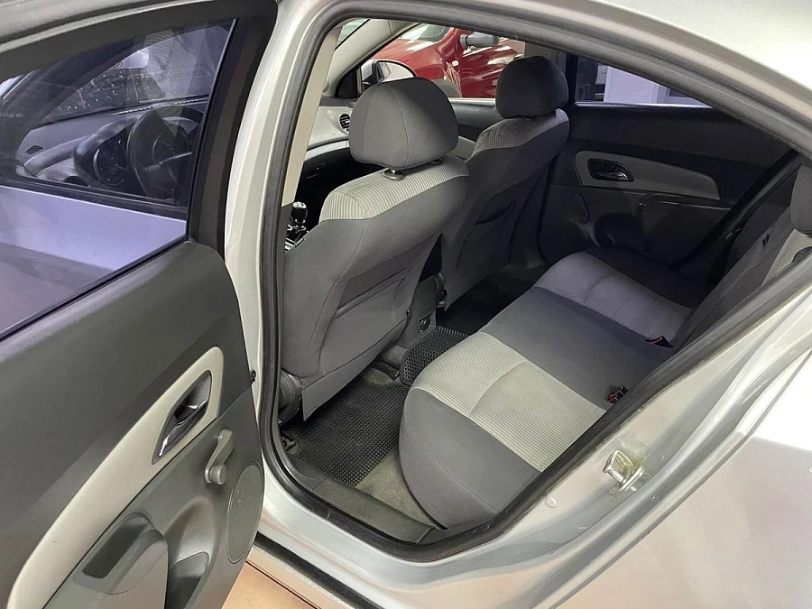 Chevrolet Cruze, 2010г., передний привод, механика