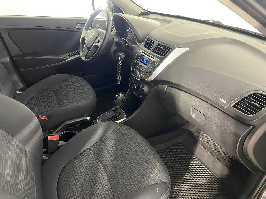 Hyundai Solaris, 2015г., передний привод, автомат