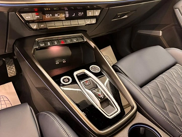 Audi , 2025г., передний привод, робот