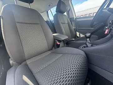 Volkswagen Golf, 2011г, передний привод, механика