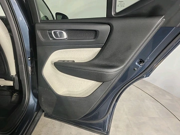 Volvo XC40, 2021г, полный привод, автомат