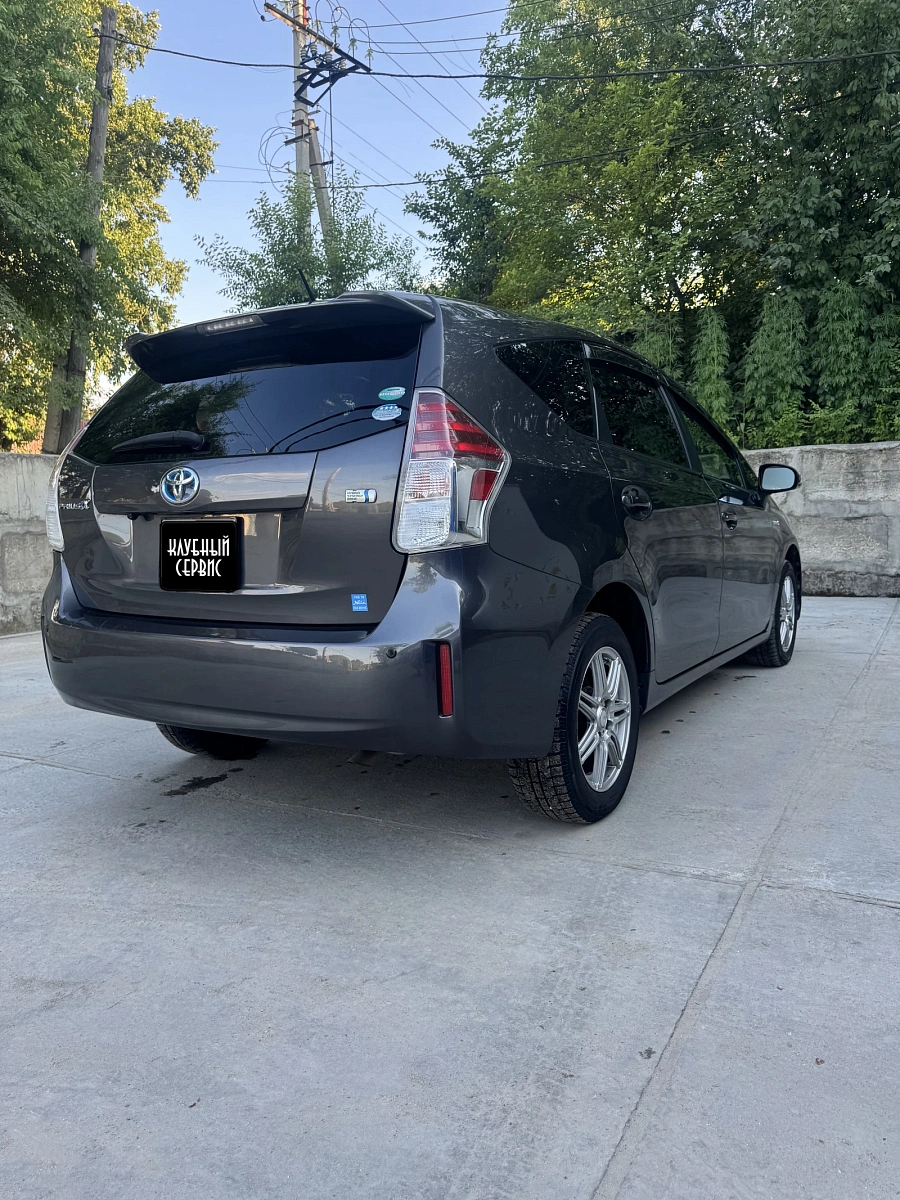 Toyota Prius Alpha, 2016г., передний привод, автомат