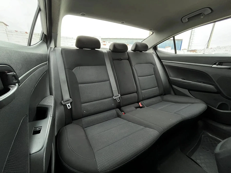 Hyundai Elantra, 2018г., передний привод, автомат