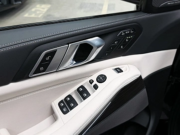 BMW X7, 2025г, полный привод, автомат