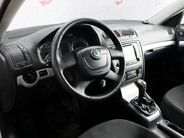 Skoda Octavia, 2011г, передний привод, механика