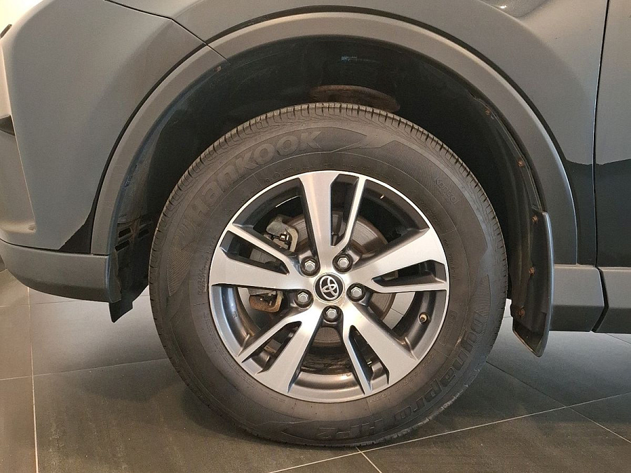 Toyota , 2015г., передний привод, автомат