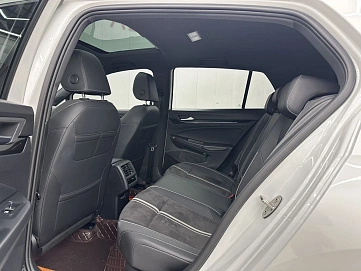 Volkswagen Golf, 2023г, передний привод, робот