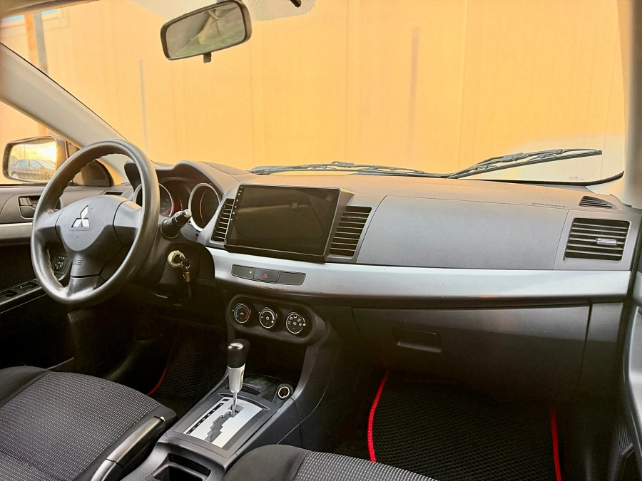 Mitsubishi Lancer, 2010г., передний привод, автомат