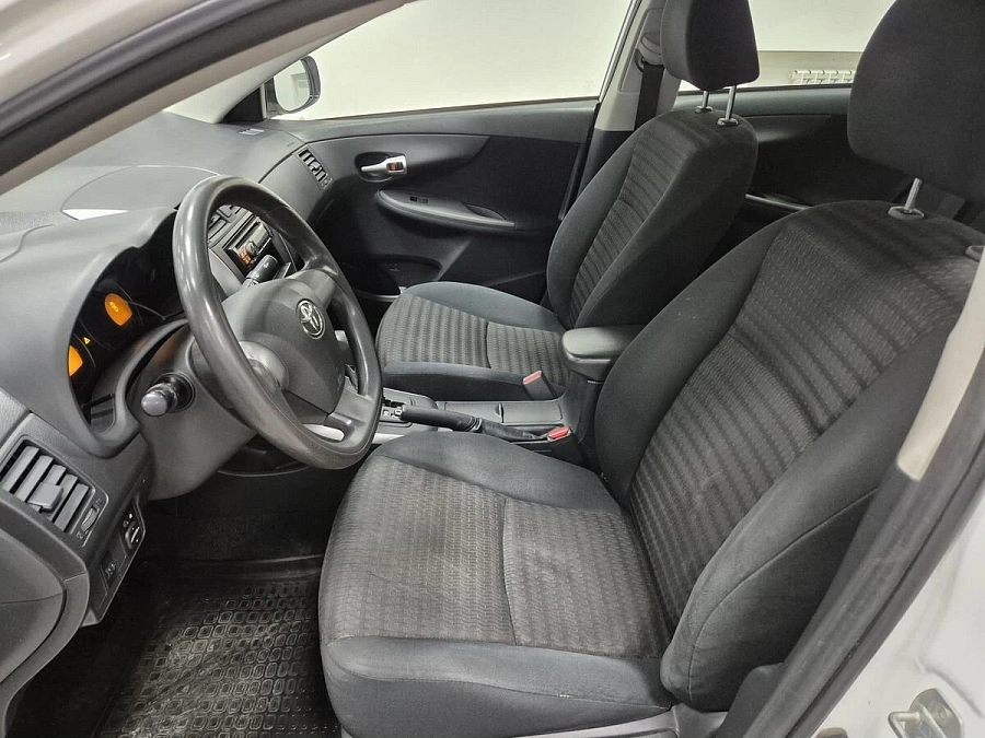 Toyota Corolla, 2011г., передний привод, автомат