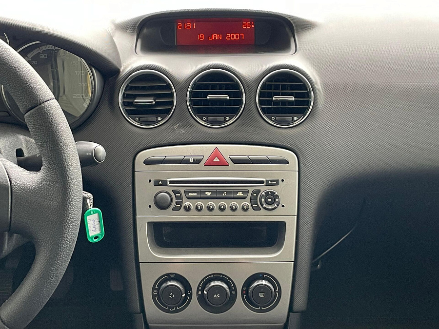 Peugeot 308, 2010г., передний привод, механика