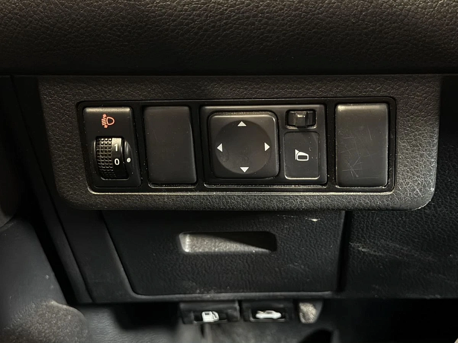 Nissan Tiida, 2012г., передний привод, автомат