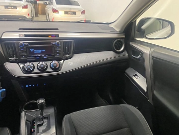 Toyota RAV4, 2016г, передний привод, вариатор
