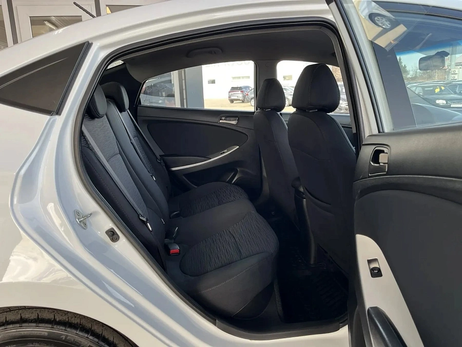 Hyundai Solaris, 2015г., передний привод, автомат