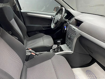 Opel Astra, 2011г, передний привод, механика