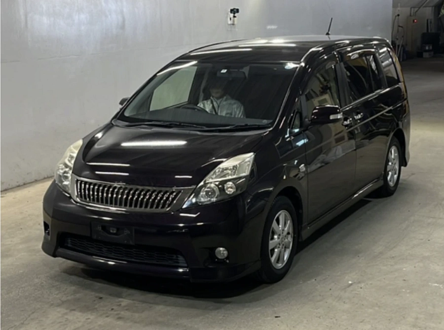 Toyota ISis, 2012г., передний привод, вариатор