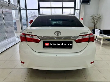 Toyota Corolla, 2014г., передний привод, вариатор