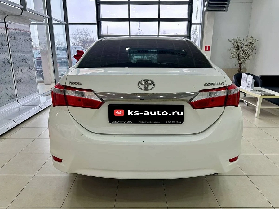 Toyota Corolla, 2014г., передний привод, вариатор