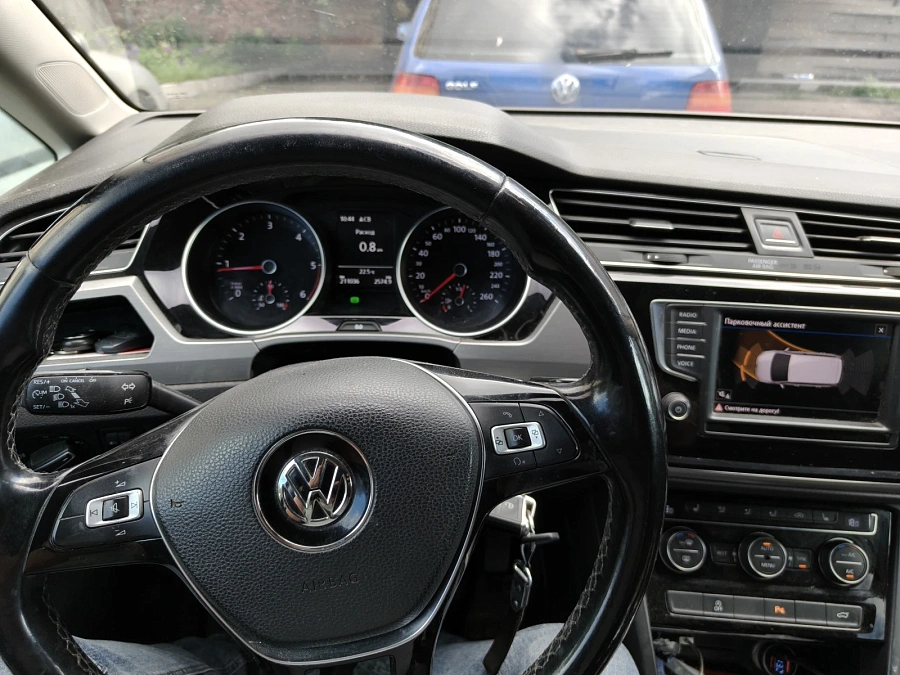 Volkswagen Touran, 2016г., передний привод, механика