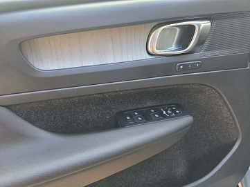 Volvo XC40, 2021г, полный привод, автомат