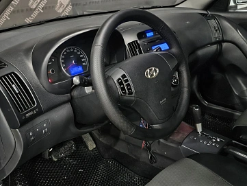 Hyundai Elantra, 2009г, передний привод, автомат