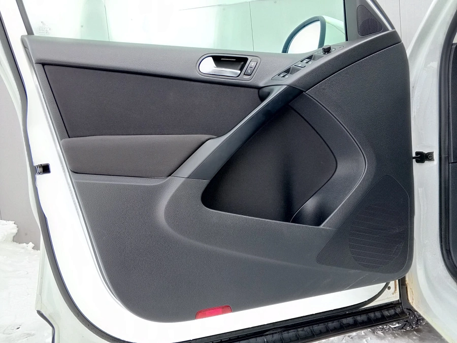 Volkswagen Tiguan, 2014г., передний привод, робот