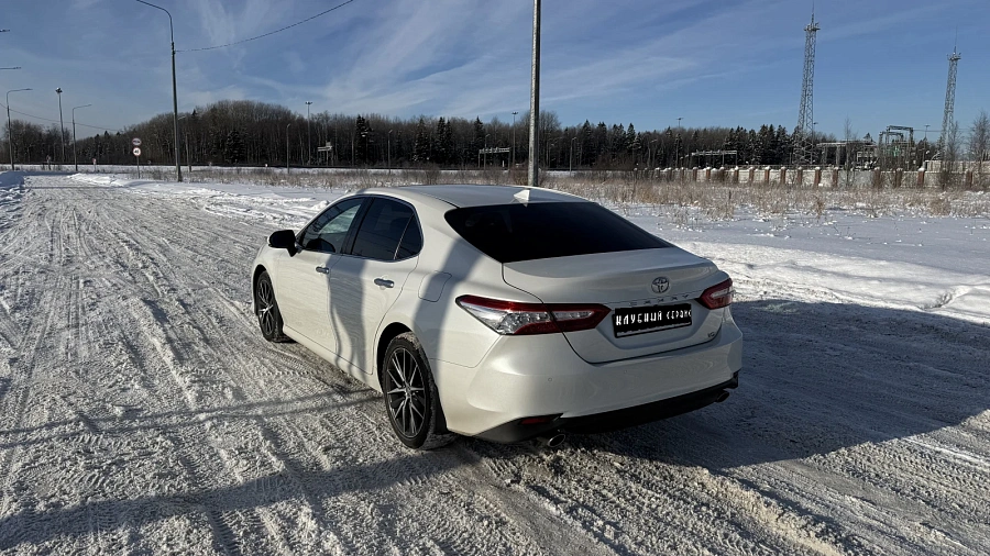 Toyota Camry, 2021г., передний привод, автомат
