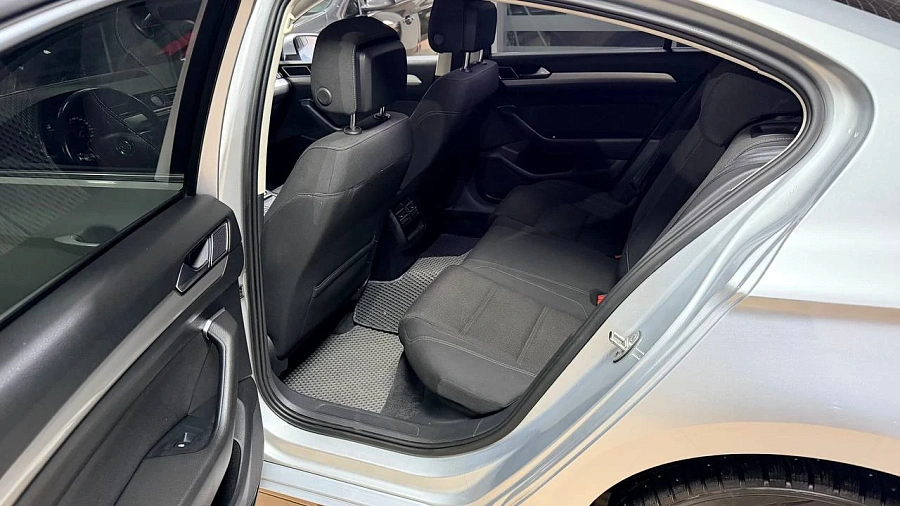 Volkswagen Passat, 2015г., передний привод, робот