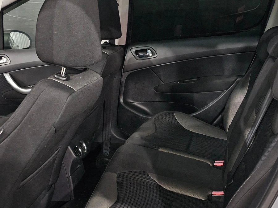 Peugeot 308, 2010г., передний привод, автомат