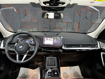 BMW X1, 2024г, передний привод, робот