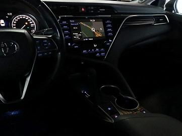 Toyota Camry, 2020г, передний привод, автомат