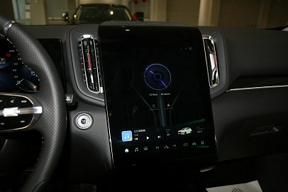 Hongqi HS3, 2025г, передний привод, робот