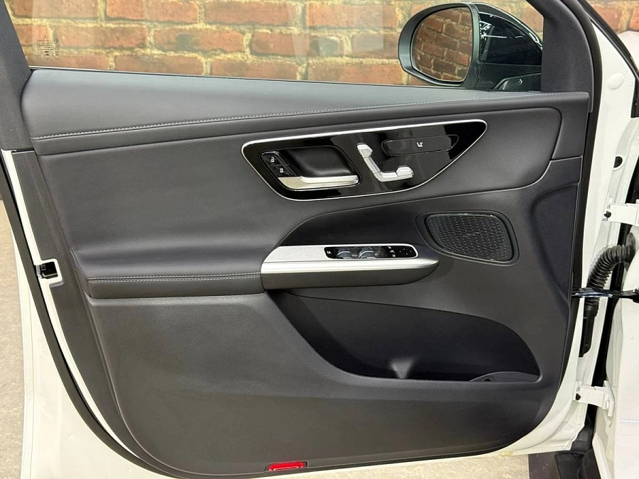 Mercedes-Benz , 2025г.