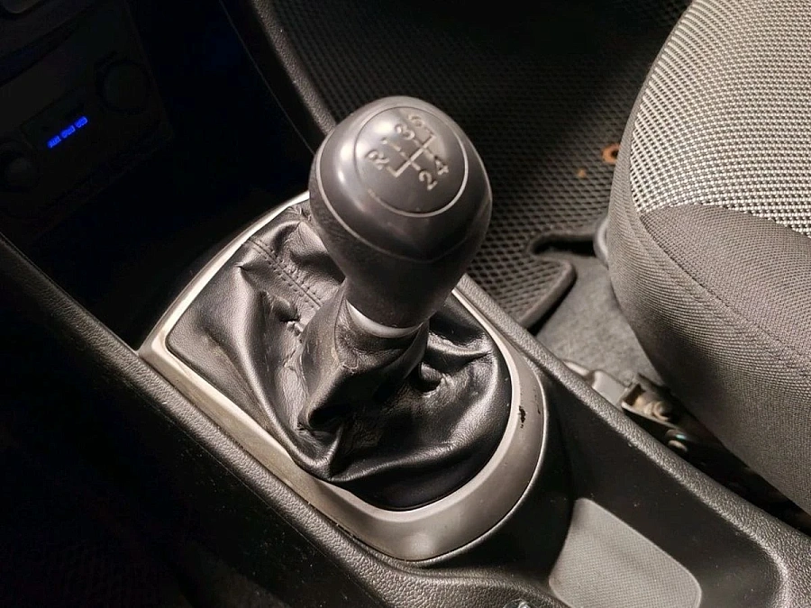 Hyundai Solaris, 2011г., передний привод, механика