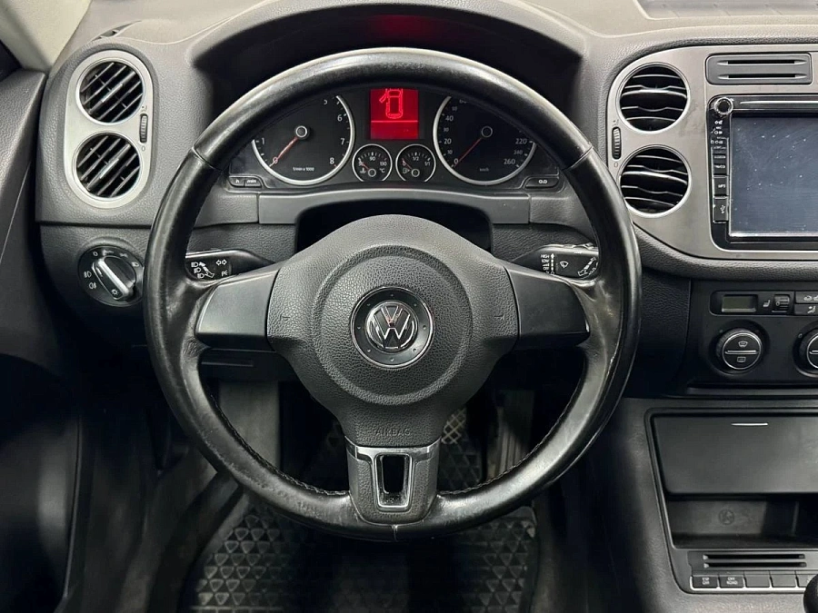Volkswagen Tiguan, 2008г., полный привод, механика