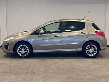 Peugeot 308, 2011г, передний привод, автомат