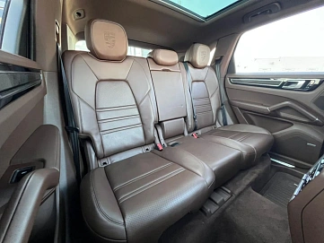 Porsche Cayenne, 2018г, передний привод, автомат