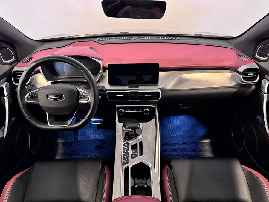 Geely Coolray, 2023г., передний привод, автомат