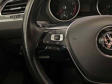 Volkswagen Tiguan, 2018г, передний привод, автомат