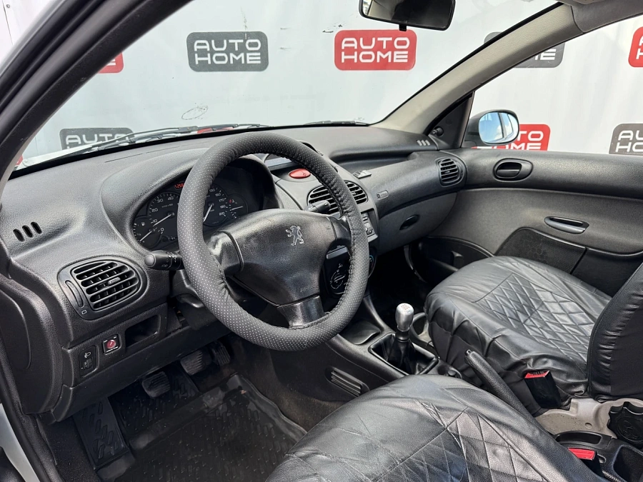 Peugeot 206, 2009г., передний привод, механика