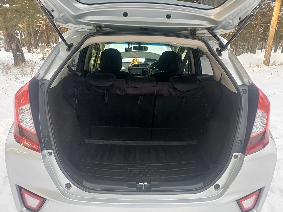 Honda Fit, 2015г., передний привод, вариатор