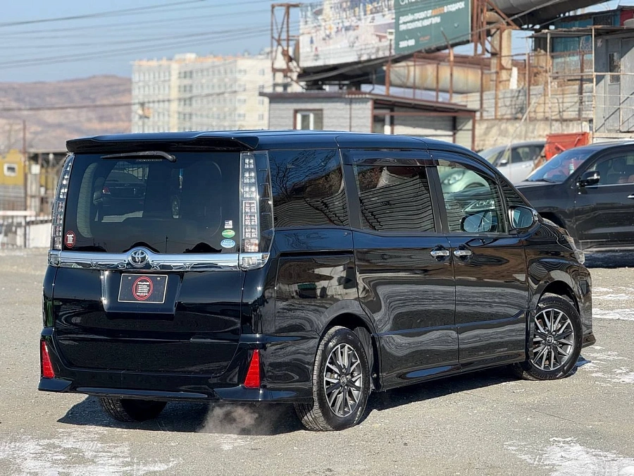 Toyota Voxy, 2017г., передний привод, вариатор