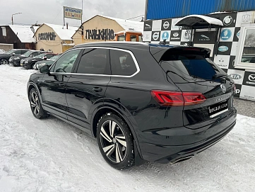 Volkswagen Touareg, 2018г, полный привод, автомат