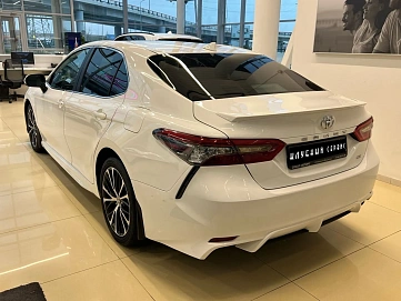 Toyota Camry, 2020г, передний привод, автомат