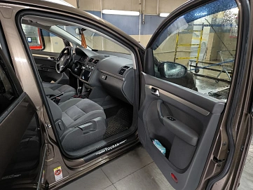 Volkswagen Touran, 2012г, передний привод, робот